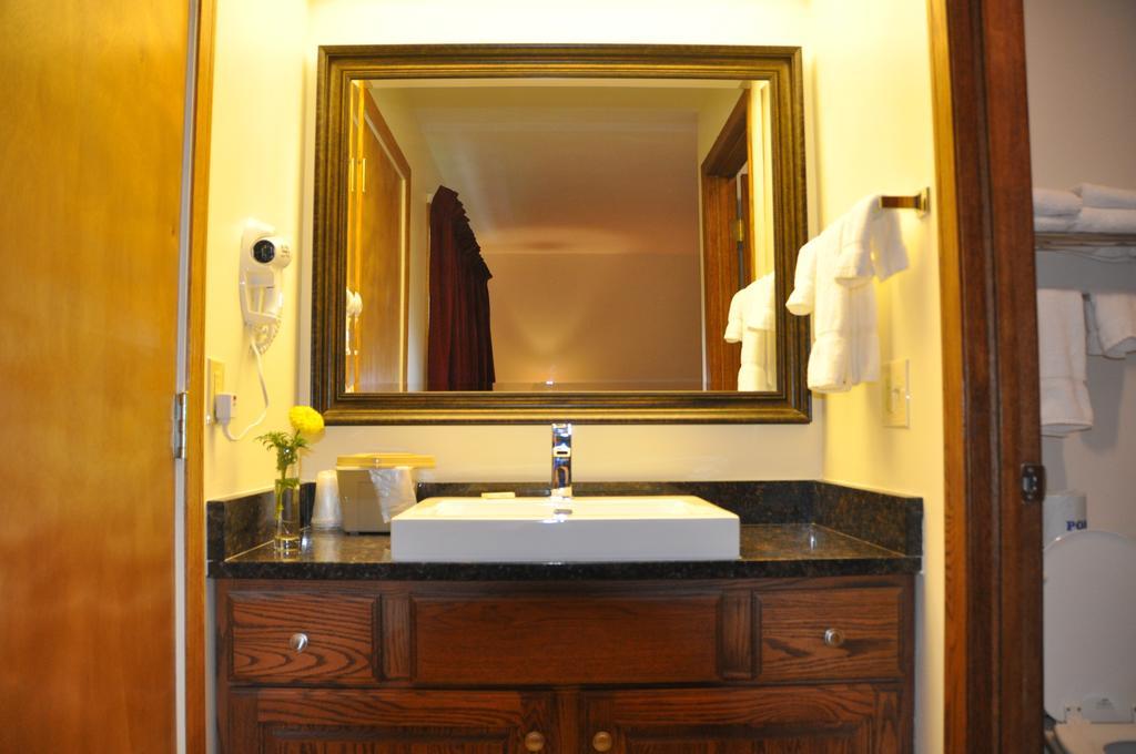 Pilot Knob Shepherd Mountain Inn & Suites חדר תמונה