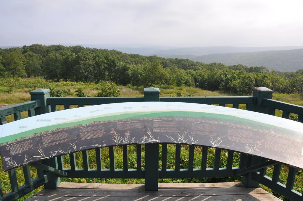 Pilot Knob Shepherd Mountain Inn & Suites חדר תמונה