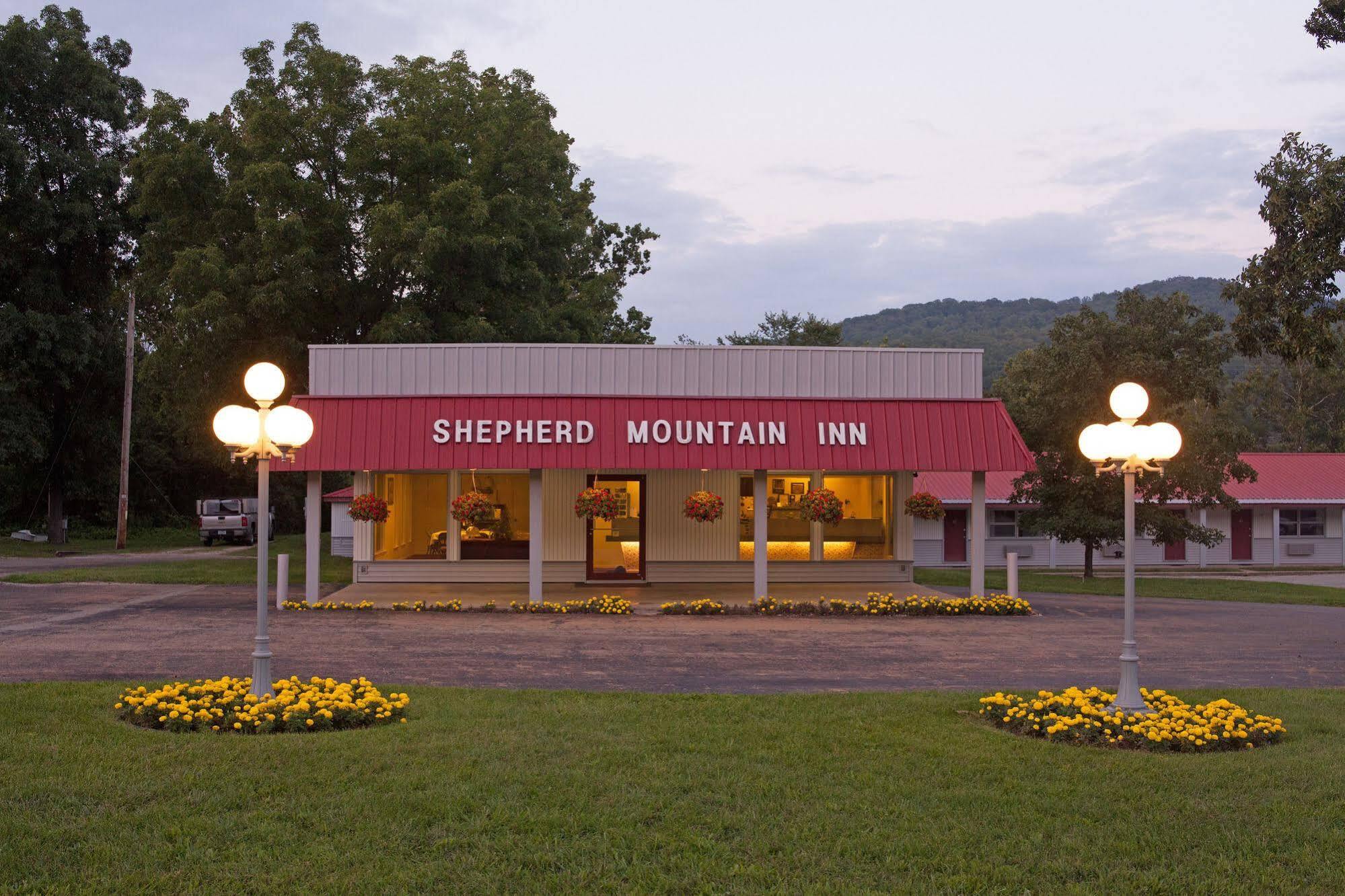 Pilot Knob Shepherd Mountain Inn & Suites מראה חיצוני תמונה