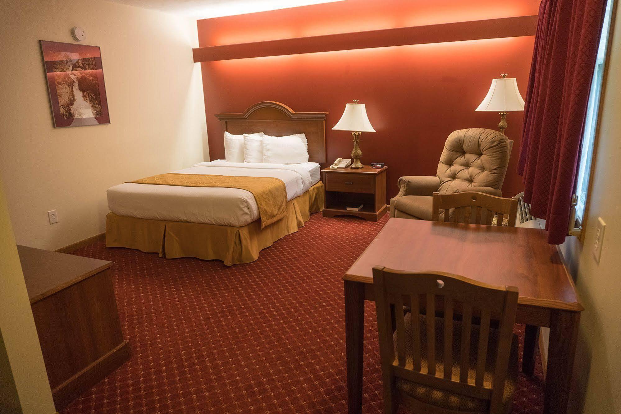 Pilot Knob Shepherd Mountain Inn & Suites מראה חיצוני תמונה