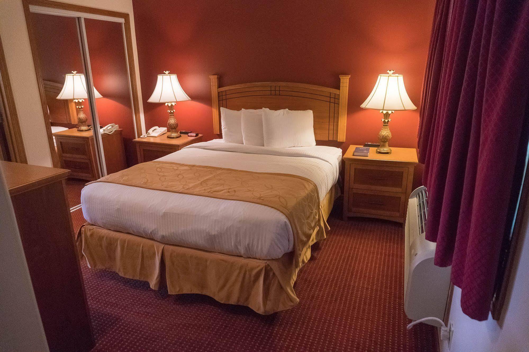 Pilot Knob Shepherd Mountain Inn & Suites מראה חיצוני תמונה
