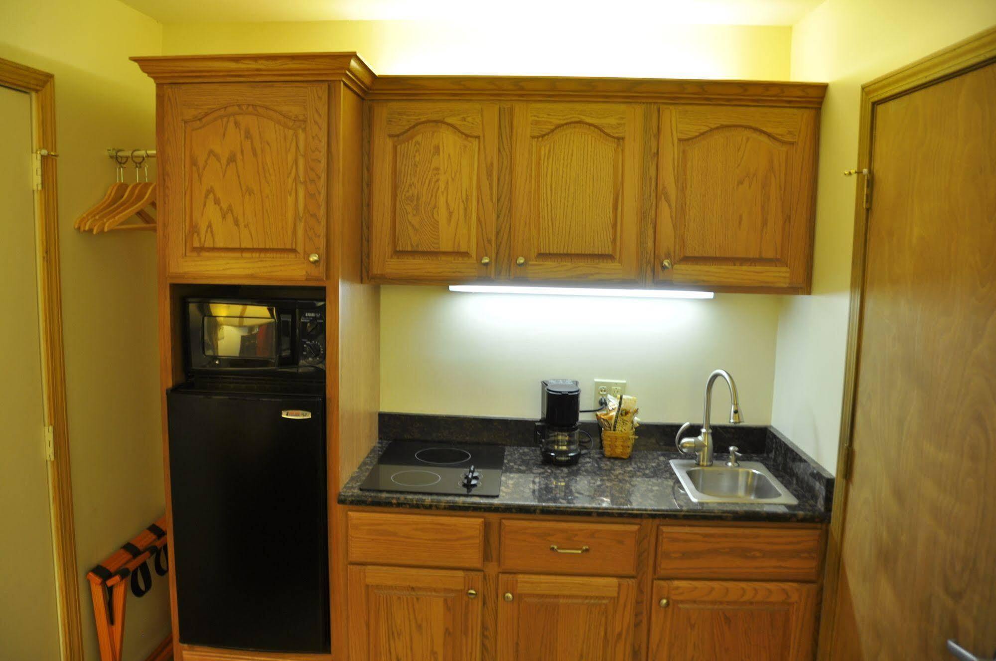 Pilot Knob Shepherd Mountain Inn & Suites מראה חיצוני תמונה